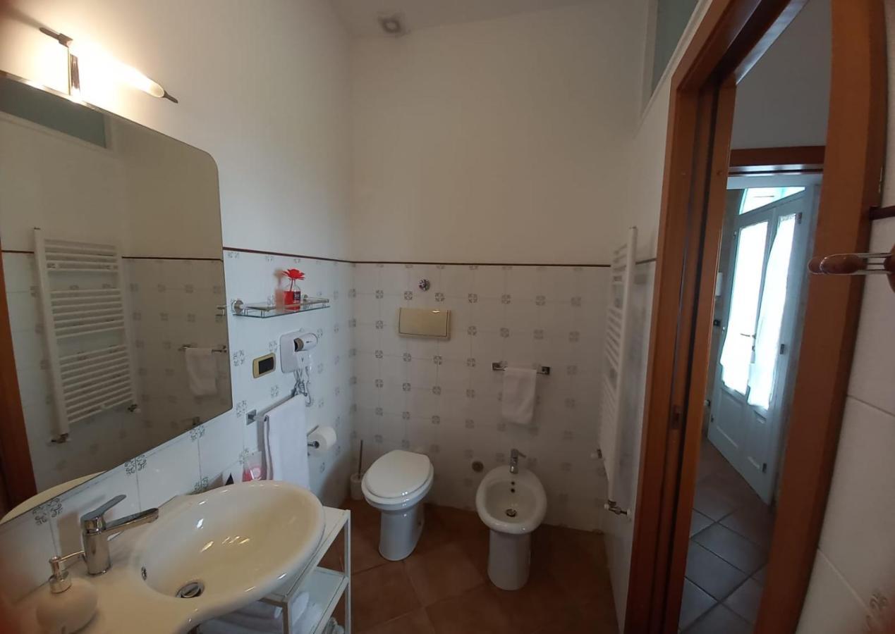 Villino Tronchetto Bianco Bed & Breakfast Mola di Bari Exterior photo